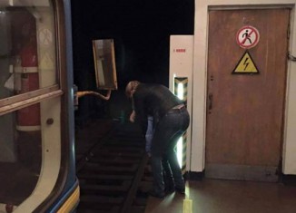 У Києві мати використала колії метро в якості туалету для сина
