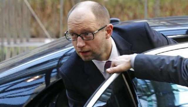 Яценюк анонсував підвищення зарплат українців