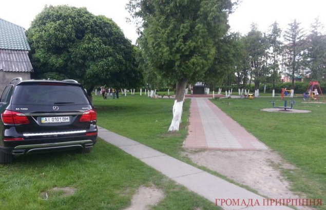 Мэр Бучи прославился как “герой парковки”