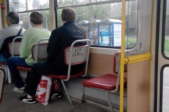 "Как вы достали!": в Донецке пассажиры маршрутки "напали" на террористов