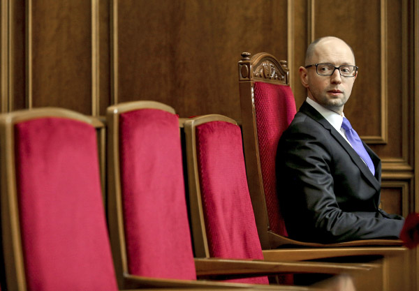 Яценюк пожаловался, что телеканалы олигархов пытаются помешать реформам