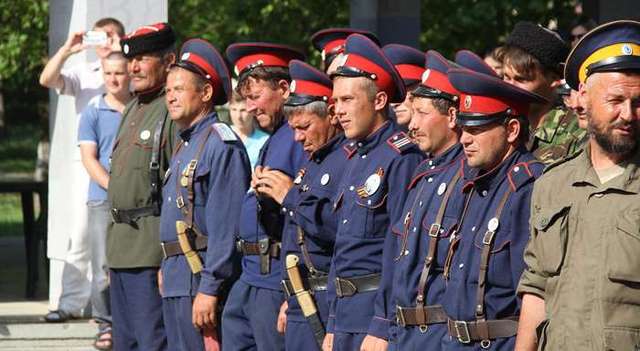 В Крим на конях прибуло декілька десятків ряджених російських казаків