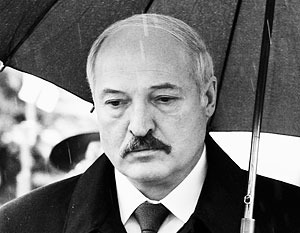 У Білорусі могилу матері Лукашенка охороняють та забороняють фотографувати