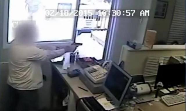 5 дивовижних випадків самозахисту зі зброєю, що потрапили на камеру