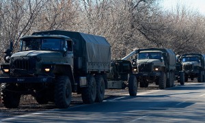 Три «Урала» с гаубицами проследовали в Донецк