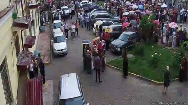 У Грозному озброєні люди в масках розгромили офіс «Комітету проти тортур»