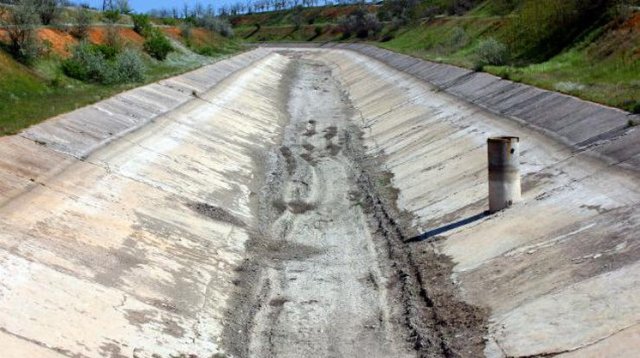 Крым превращается в пустыню: водный канал пересох и разрушается