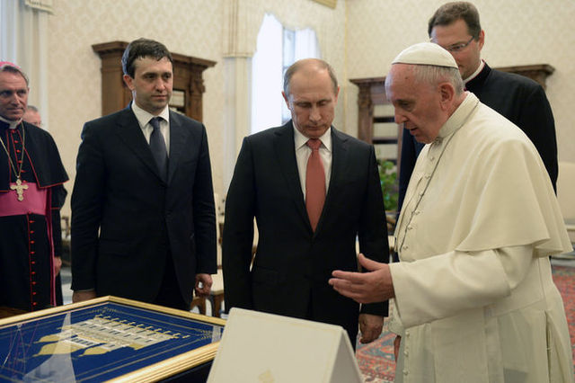 Врать надо меньше: у Папы Римского разоблачили фэйк росСМИ о "медали" для Путина