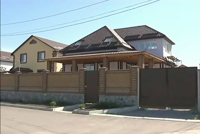 Начальник МРЭО Кировограда Анатолий Колодеев на взятки построил себе шикарную дачу