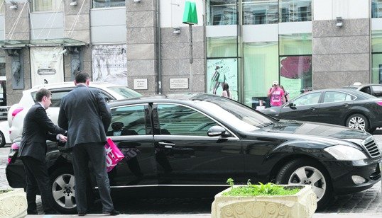 Вячеслав Кириленко ездит на Мерседесе за $135 тысяч