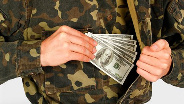 Суд "отмазал" от тюрьмы циничного военного комиссара-взяточника