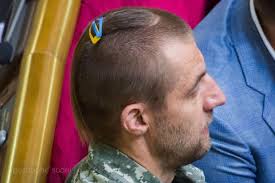 Нардеп Гаврилюк прикрасив свого оселедця патріотичними заколками