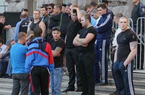 Титушки нашли себе применение при мэре Кличко