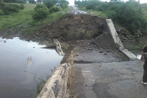 Боевики «ЛНР» взорвали мост через реку Лугань