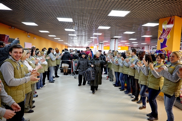 Сотрудники "Амстора" обвиняют Новинского в уничтожении супермаркетов