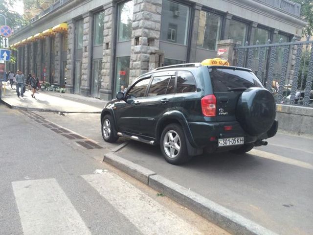 В Киеве таксист "загнул" француженке космическую цену за 5 минут езды