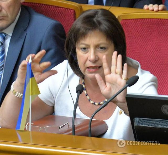 Нові тренди помолоділої Ради: короткі спідниці і стильне намисто