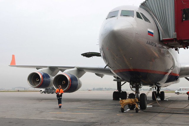 Счастливого полета: российский "Аэрофлот" закупает 32 тысячи литров водки