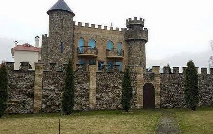 Чиновники КГГА подарили российской «дачнице» захваченный участок земли на берегу Днепра