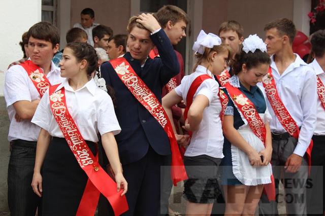 Украинские вузы отказались от крымских абитуриентов: с российскими аттестами поступать нельзя