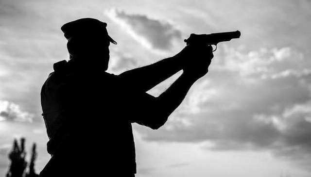 На блокпосту в Докучаевске боевик расстрелял мирного жителя