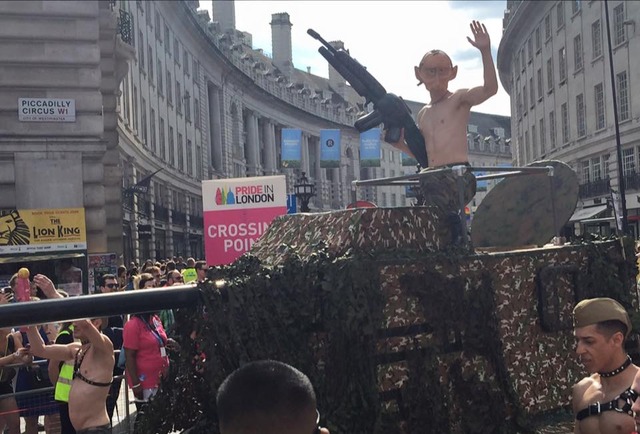 В Лондоне Путин возглавил гей-парад