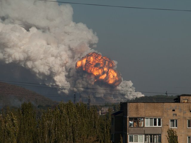 Донецку угрожает радиационное заражение из-за взрывов на химическом заводе