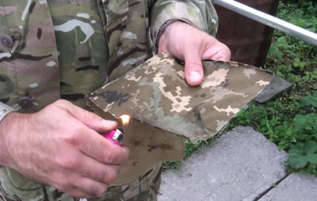 Волонтеры проверили, как горит новая ткань для формы ВСУ