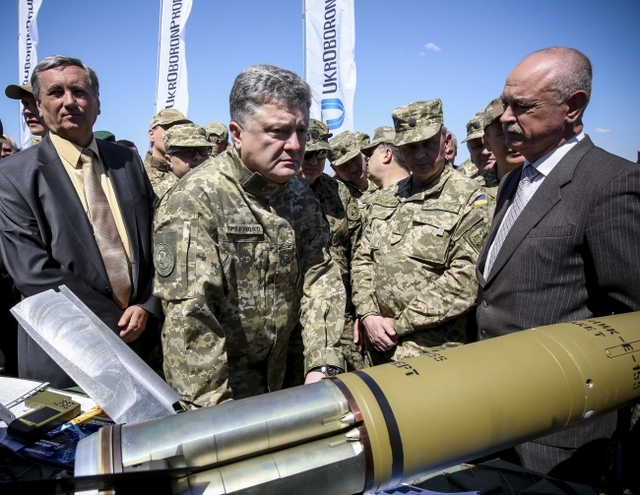 Порошенко: Войска боевиков увеличились в пять раз за два месяца