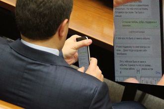 Уехала тусить! Во время работы в Раде Бондарь отчитал жену