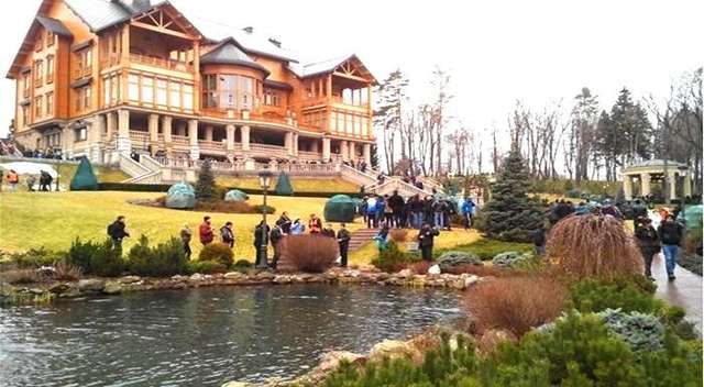 З’явився господар Межигір’я і вимагає від усіх забратися геть