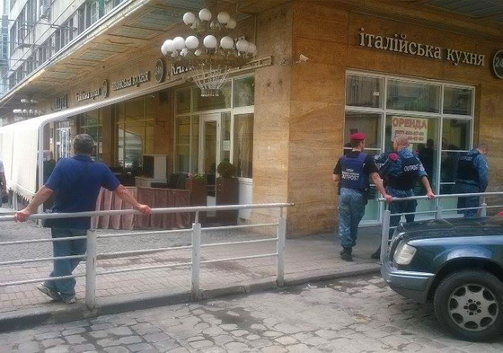 Рейдериі захопили ресторан в центрі Львова