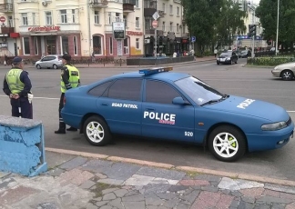 У Чернігові міліція розслідує появу на дорогах «поліцейських» машин