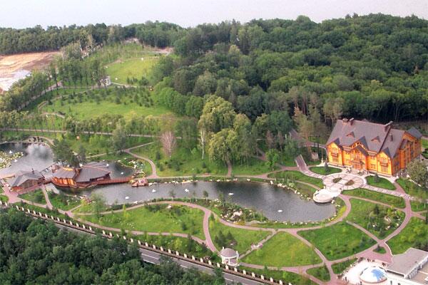 Новый «законный» собственник «Межигорья» приказал «убраться вон с его территории»