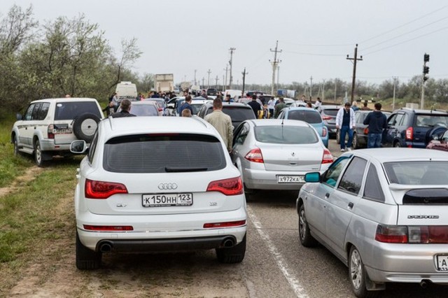 ДВУХСТОРОННЯЯ БЛОКАДА: КРЫМ НЕ НУЖЕН НИ УКРАИНЕ, НИ РОССИИ