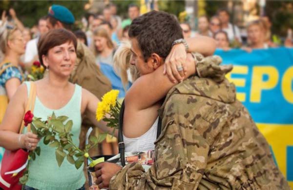 Герой вернулся с войны. История украинского снайпера