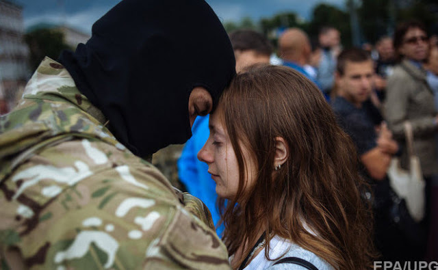 "Да лучше бы ты там остался!", - жена парня из АТО