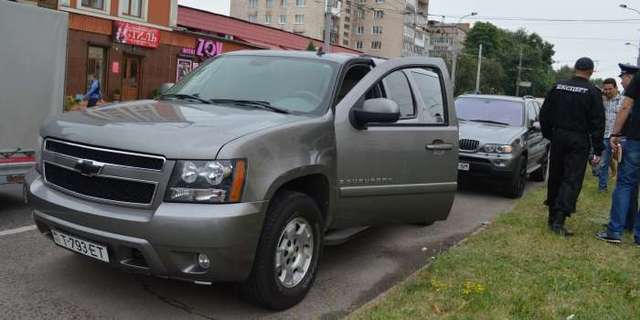 У Рівному затримали підозрюваного, який розстріляв з карабіна «Ауді А6»