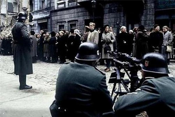 Мужество немок и трусливость русских жен и матерей (пример для сравнения)