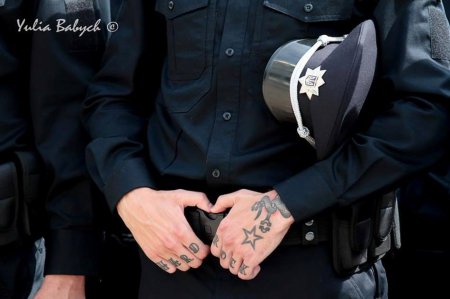 Патрульный полицейский с татуировками на руках рассказал свою историю