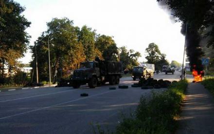 Нацгвардию, движущуюся в Мукачево, сторонники ПС останавливали горящими покрышками
