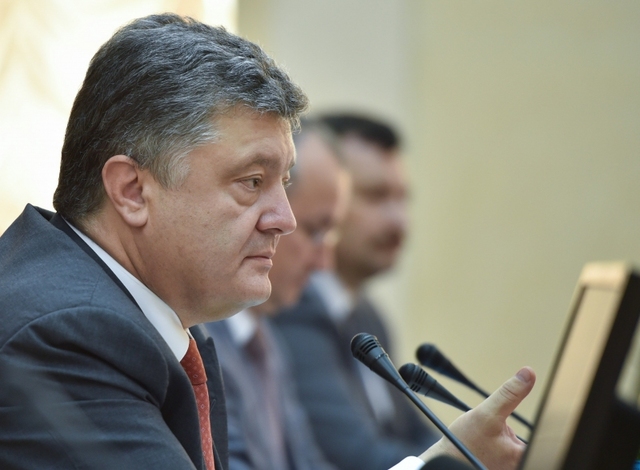 Порошенко взял под личный контроль ситуацию с мальчиком-заложником под Мукачево