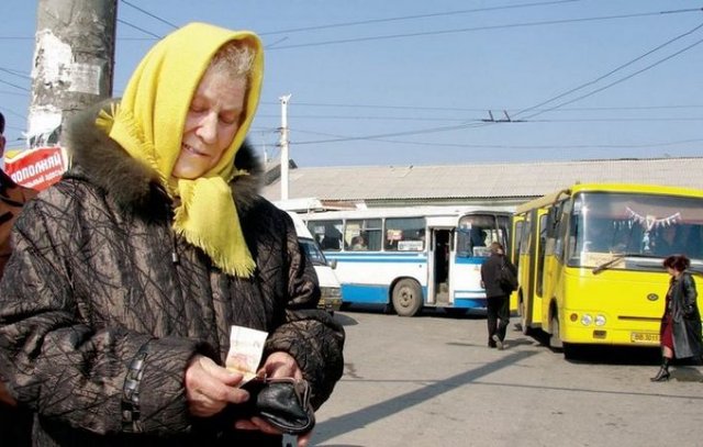 Разъяренные пассажиры выкинули из маршрутки пенсионерку-льготницу