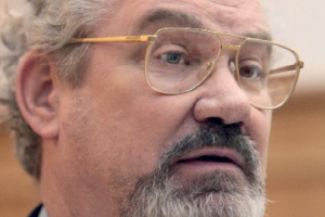 Порошенко снял с должности судью КС