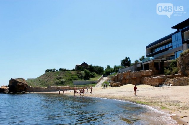 Что скрывала стена на пляже в Одессе, которую снес Саакашвили