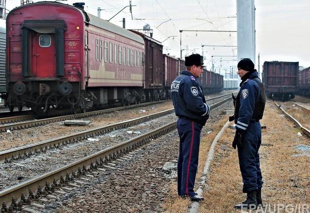 На Хмельнитчине во время этапирования из поезда сбежали 6 осужденных