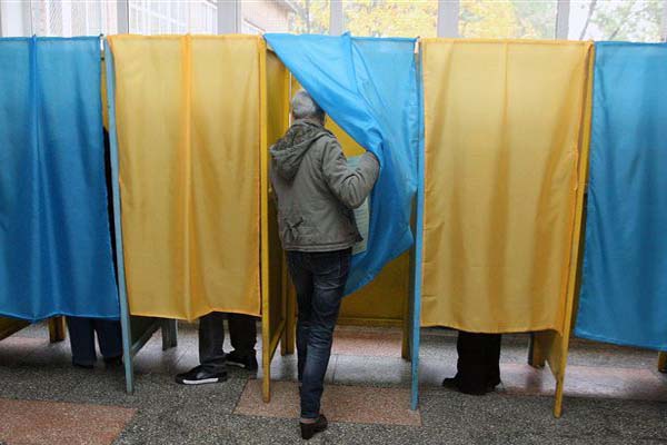 Гройсман подписал новую редакцию закона о местных выборах