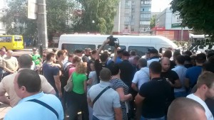 В Центре Чернигова задержан киевлянин с копиями печатей окружной избирательной комиссии 205 округа