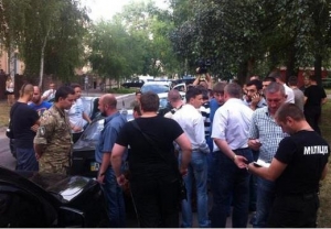 Затримано машину з дніпропетровськими номерами, закидають скупку голосів