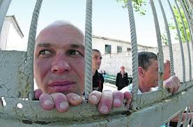 Этапом с линии фронта. Как Украина собралась возвращать из Донбасса своих зеков